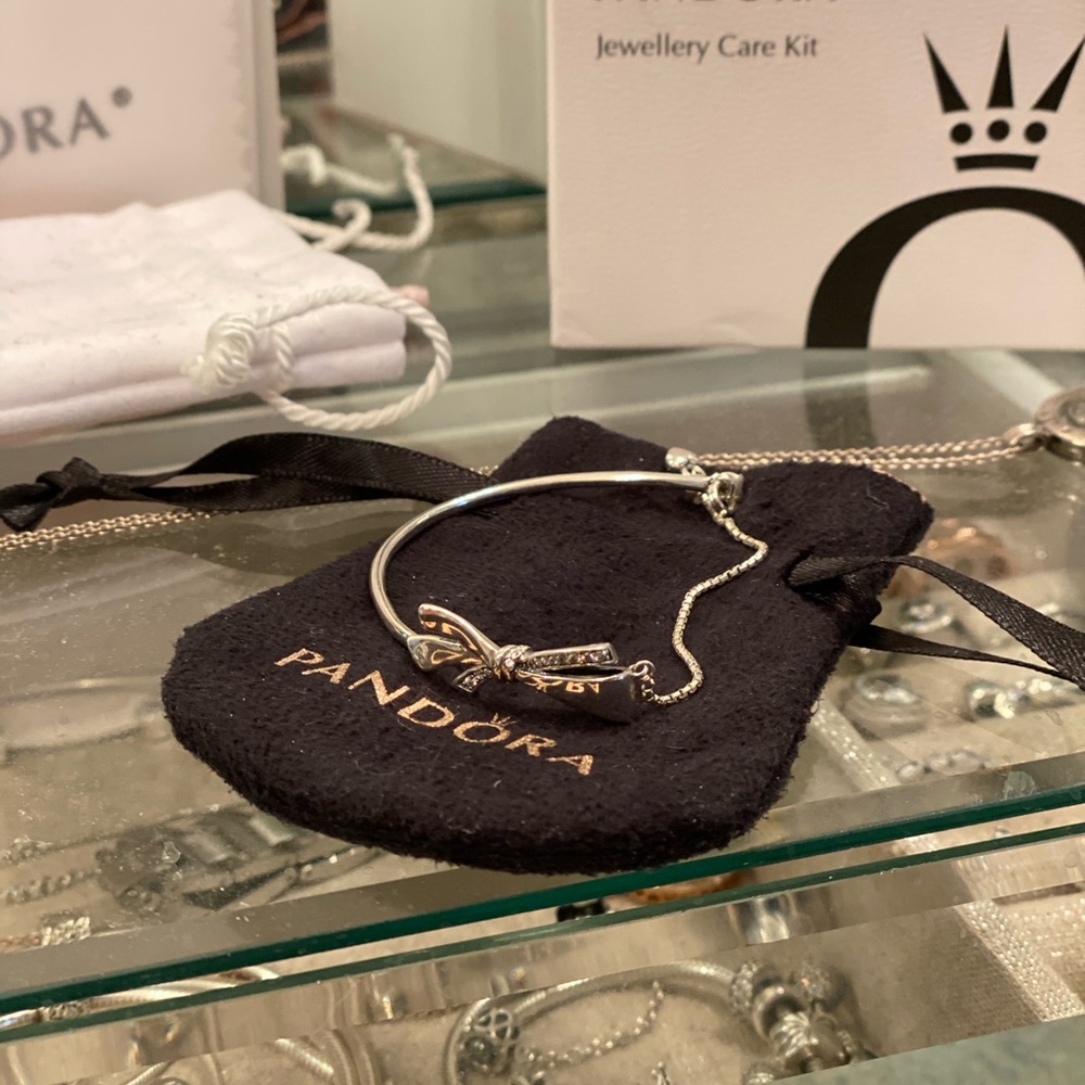 Pandora brilliant bow bracelet